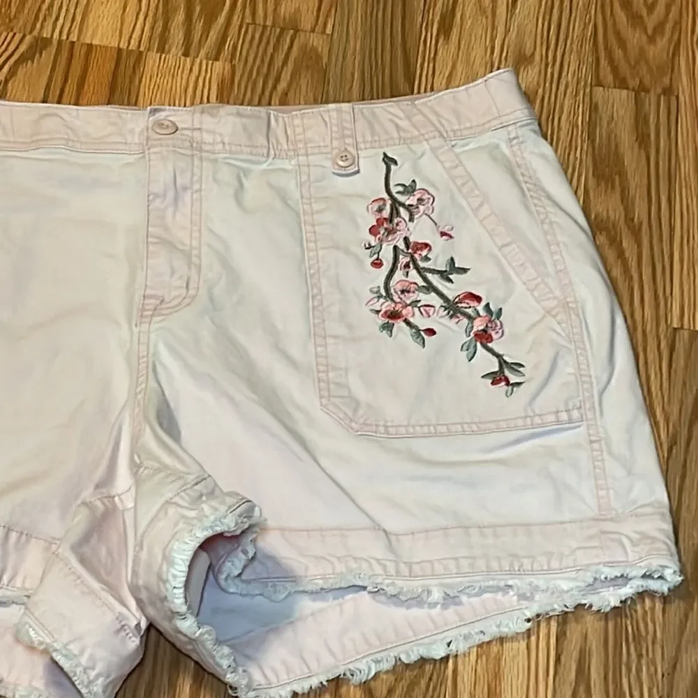 Lane Bryant Coquette Y2K  Pink Embroidered Stretchy Shorts, comfort waist, 20 - Picture 2 of 8